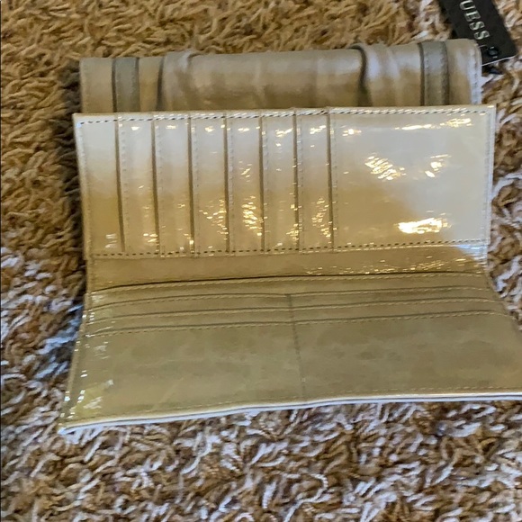 Guess wallet - Picture 3 of 6